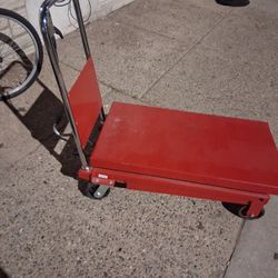 Dayton scissor lift table 400 I've load capacity 27 1/2 l x 17 5/8 w, 29 1/4 in mac lifting 