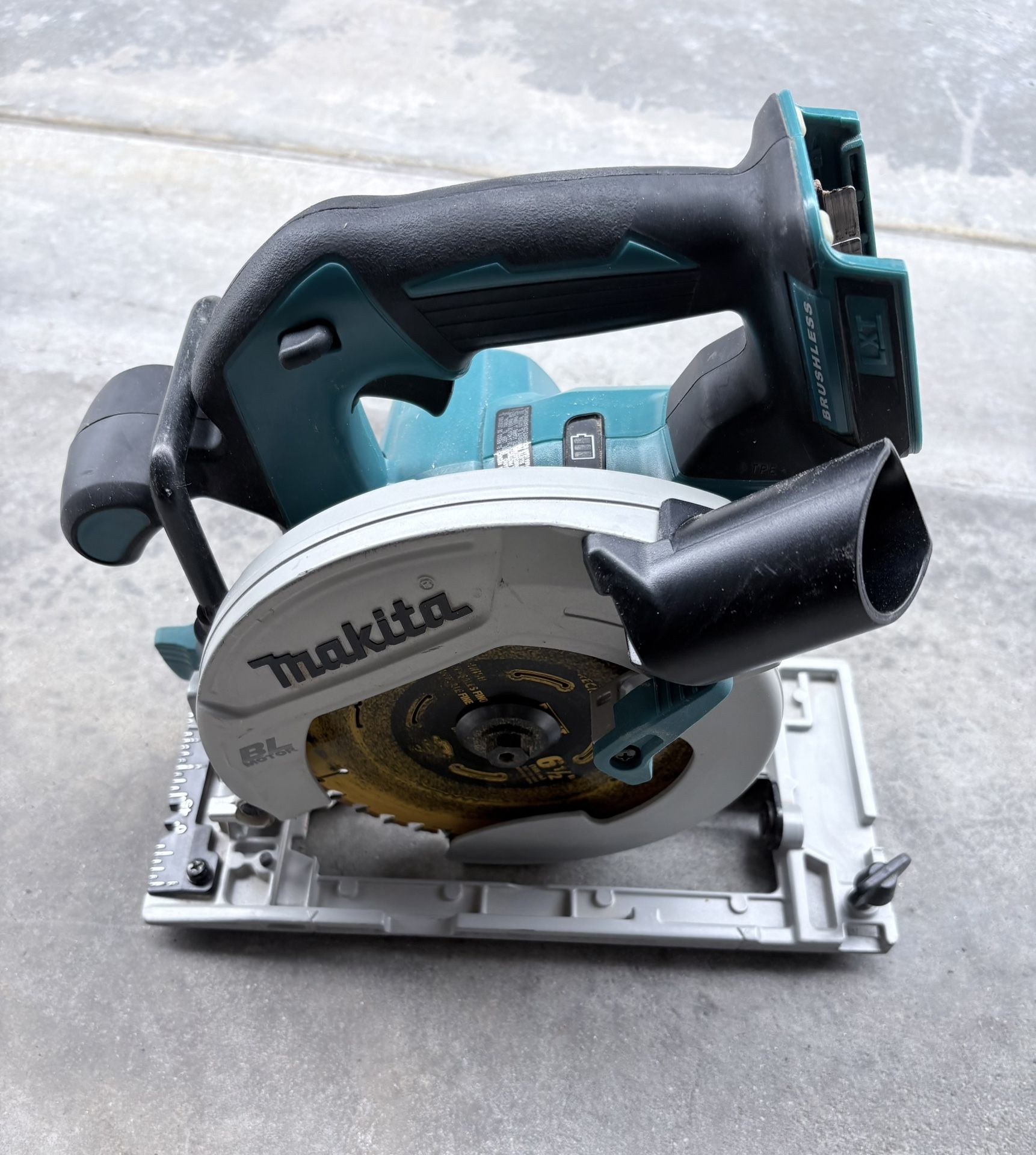 18V LXT Lithium-Ion Brushless Cordless 6-1/2 in. Circular Saw with Electric Brake (Tool Only)