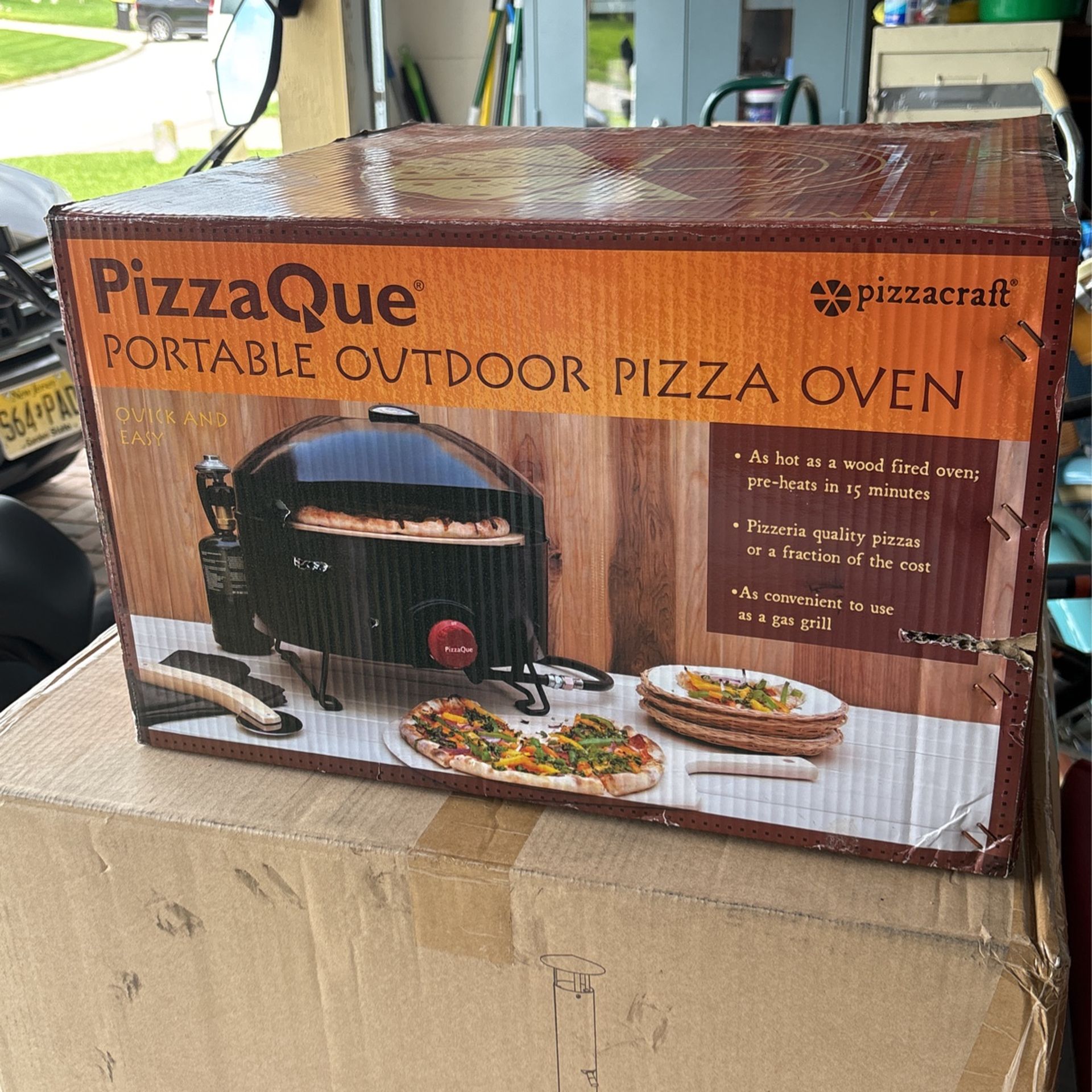 PizzaQue Outdoor Portable Pizza Oven (unopened)