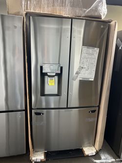 NEW IN BOX LG FRENCH STYLE STAINLESS STEEL REFRIGERATOR 
