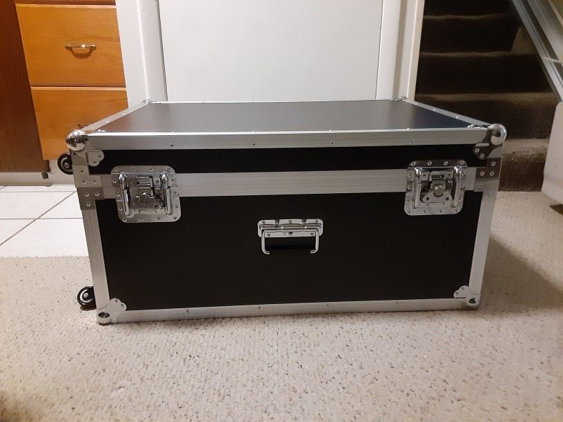 36x26x16.5 Inch Brand New Storage Utilty Travel Trunk With Wheels
