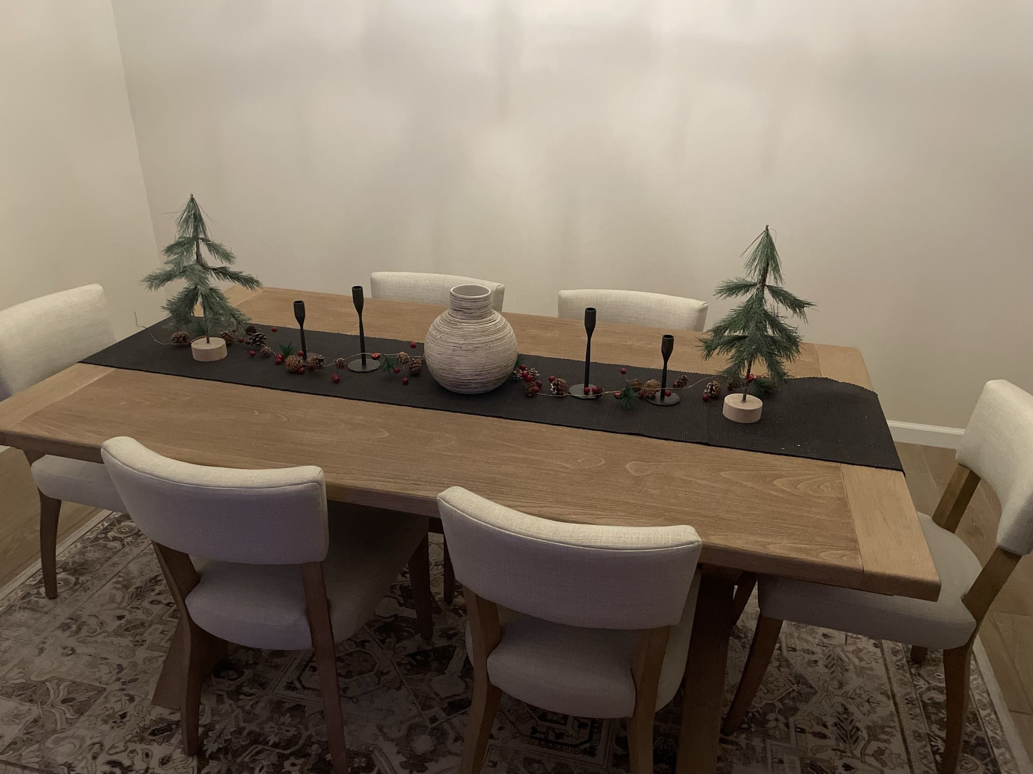 Pottery Barn Toscana Extendable Dining Table (74”-104”)