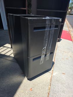 File cabinet, missing top cover $10