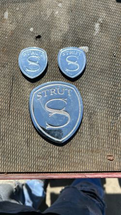 Strut Badge 