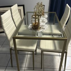 Dinning room 4 chairs