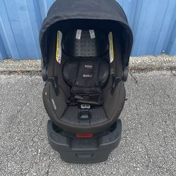Britax B-Safe Gen2 Infant Car Seat in Eclipse - Used good condition 