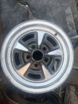 1969 Pontiac Rally  Rim 14 X 6. $40 Rialto 