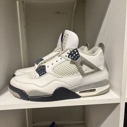 Selling navy Jordan 4 size 8.5