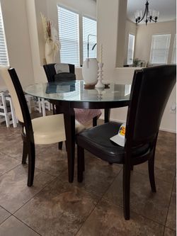 Round Glass Dining Table Set with 4 Chairs – Excellent Condition – $250