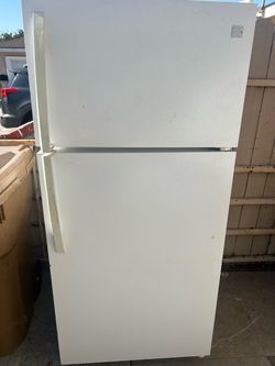 Kenmore Top-Freezer Refrigerator White