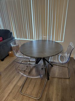 Round Table/ Clear Chairs