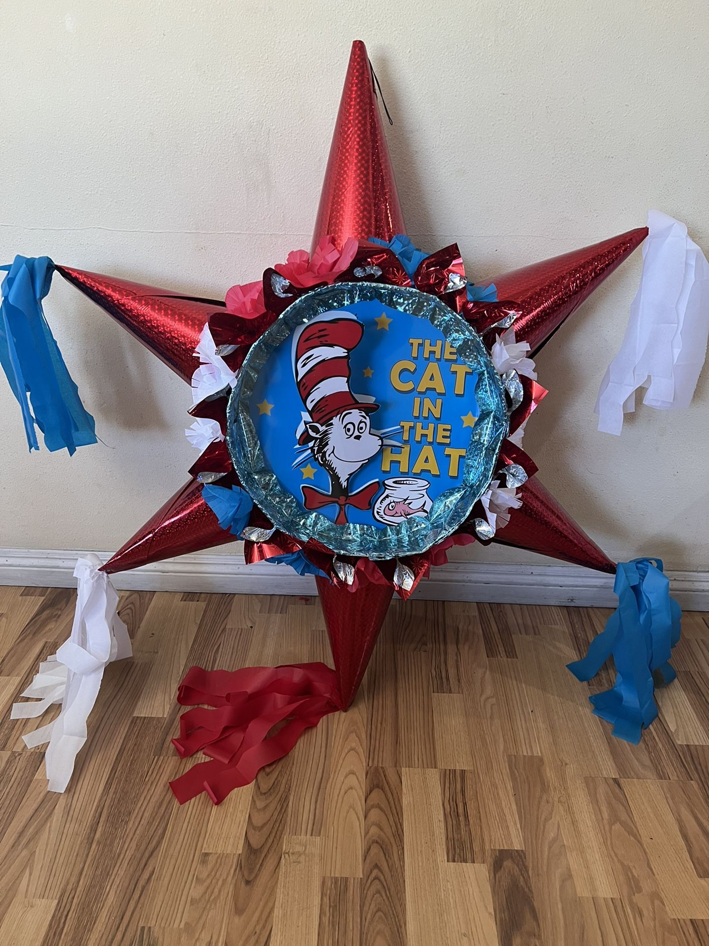 Cat In The Hat 3D Star Pinata