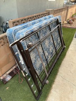 Twin trundle and 2 twin mattress