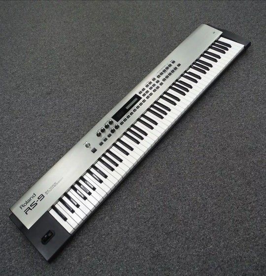 Roland RS-9 88-Key 64-Voice Synthesizer