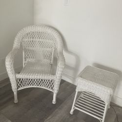 White Wicker Chair & Side Table Set – Freshly Cleaned & Ready for a New Home!