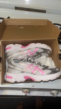 ASICS GEL size 4