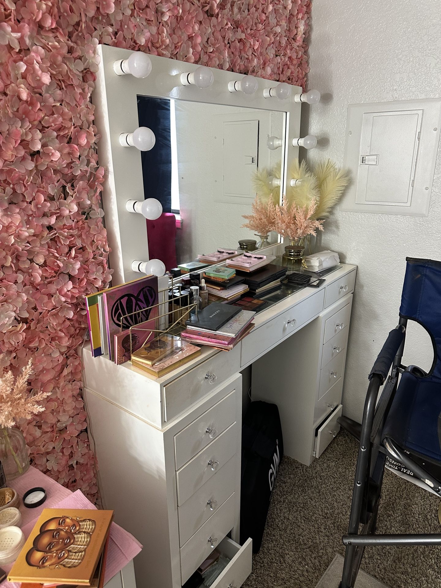 Vanity Table With Lights