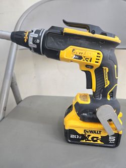 DeWalt 20V XR Screw Gun with 5Ah Battery(DCF630)