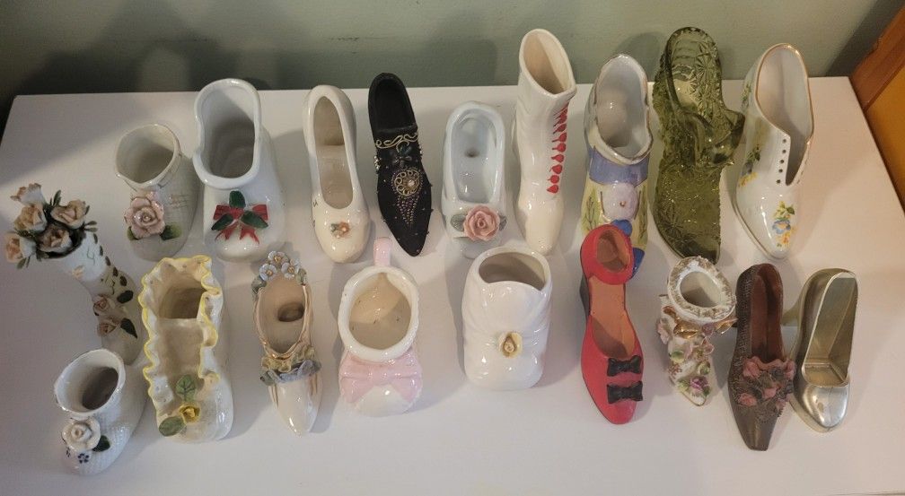 Shoe & Boot Figurines Of Various Types