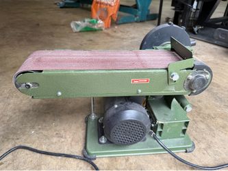 Central Machinery 4" x 36" x 6" Belt & Disc Sander