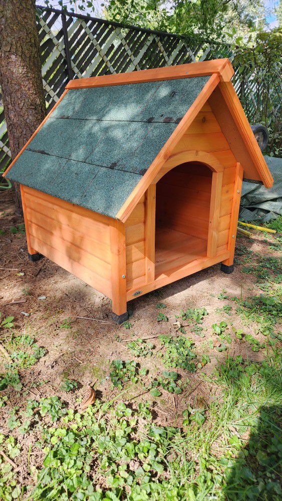 Cedar Wooden Dog House **New