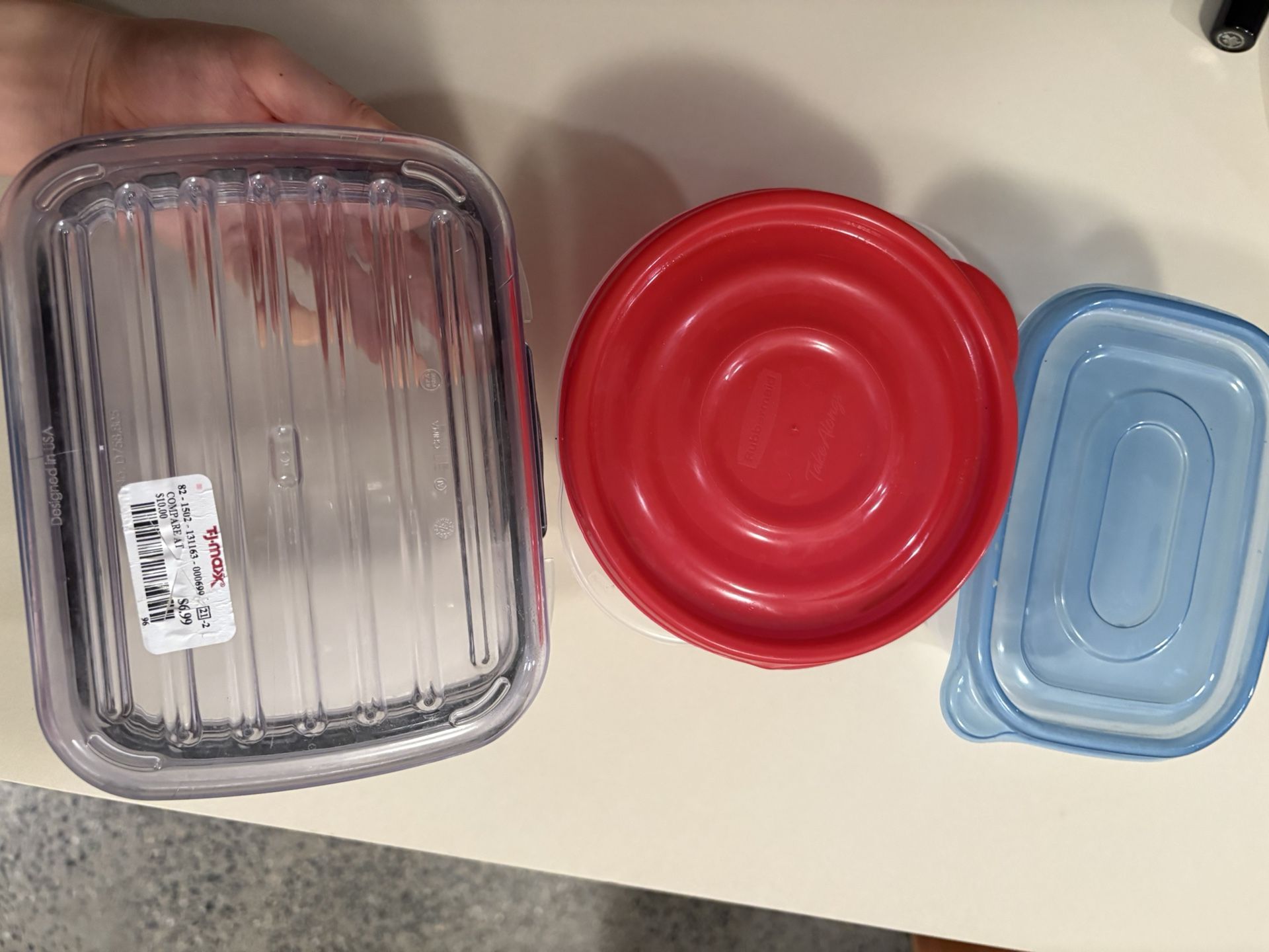 Set of 3 food storage containers, perfect for meal prep, leftovers, or organizing your fridge. One of the containers is brand new and purchased from T