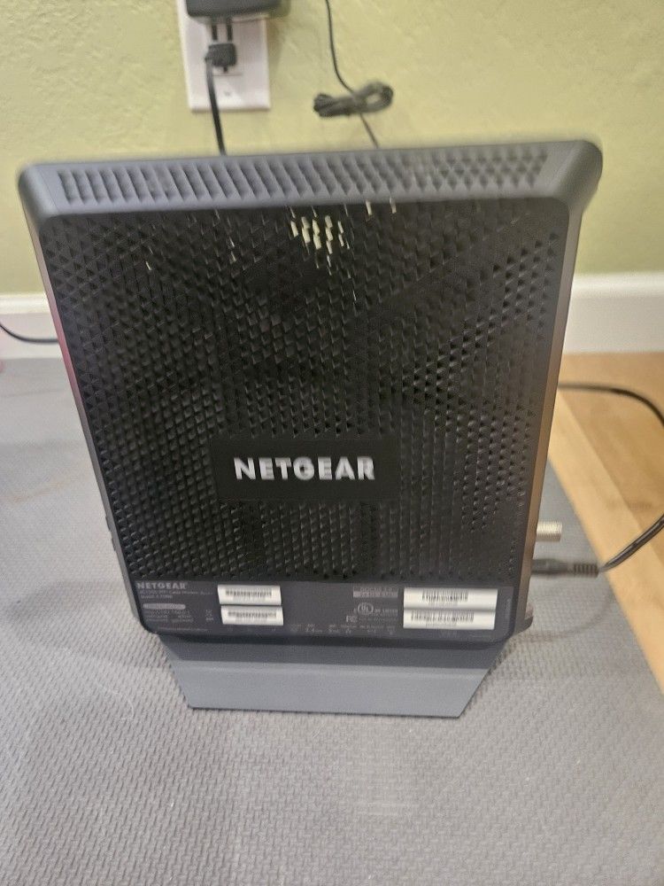 NETGEAR Nighthawk Modem Router AC1900