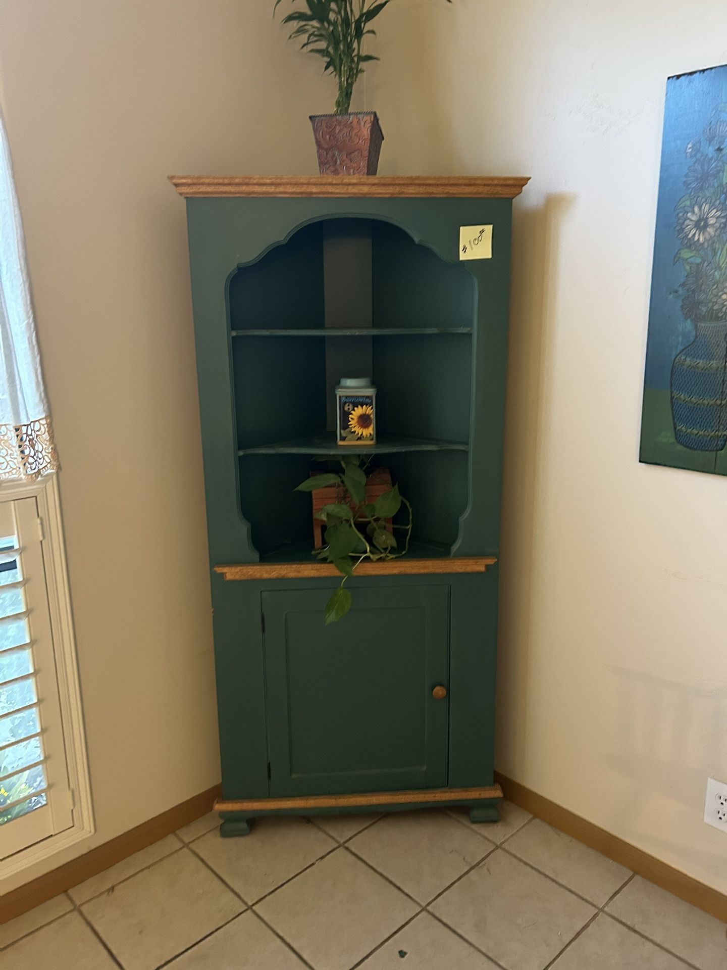 Corner shelf