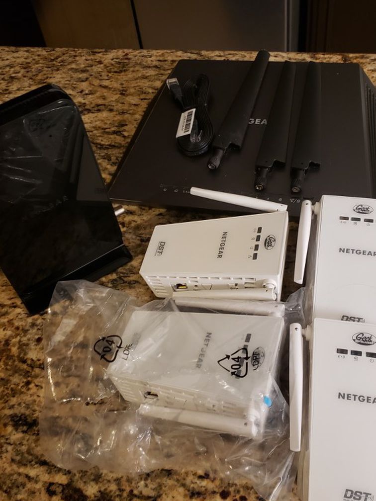 Netgear Nighthawk Dst Router With Extras