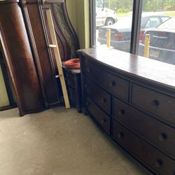 Queen size Bed Frame/Slats & Dresser/mirror/nightstand 