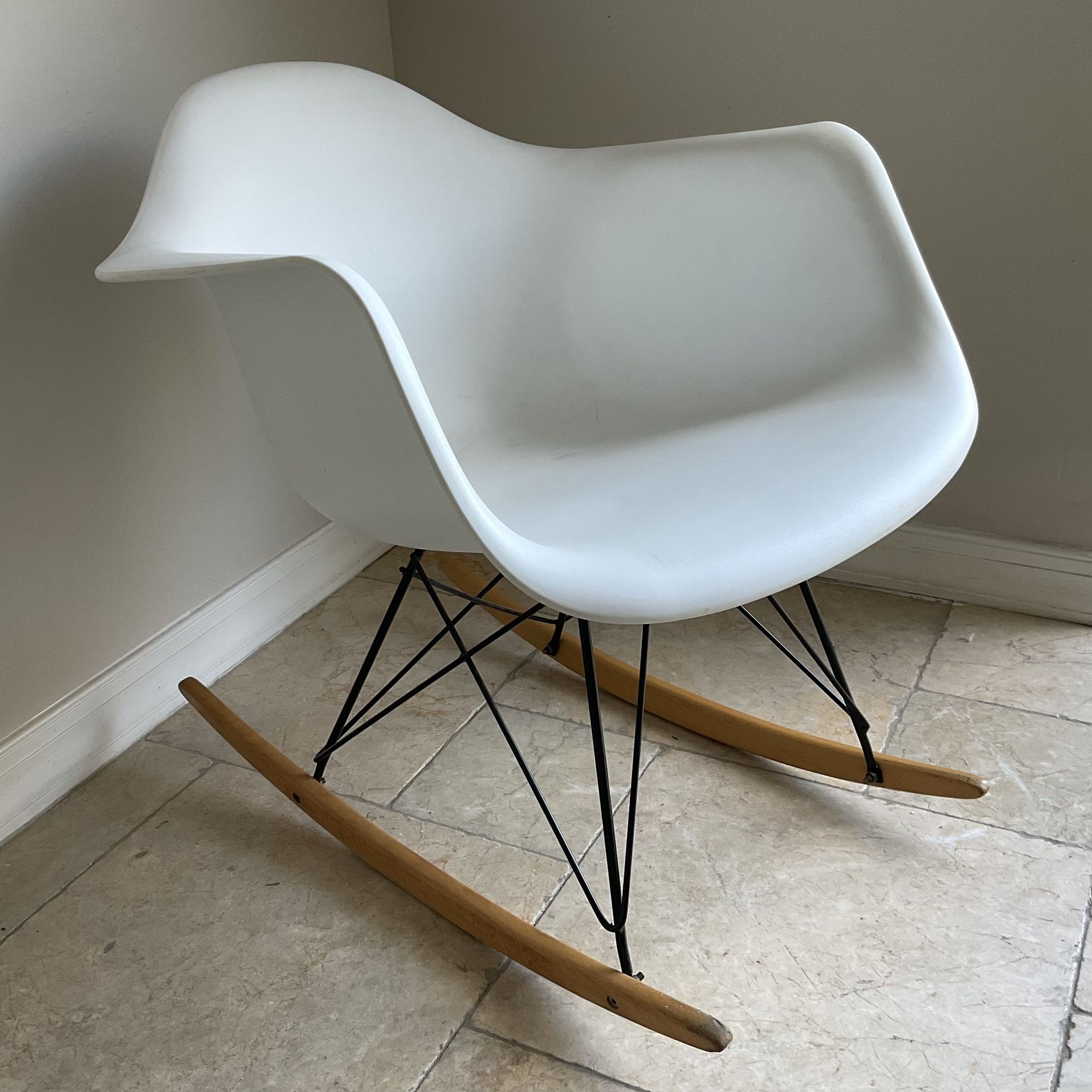 EAMES Molded Rocking Chair Dupe