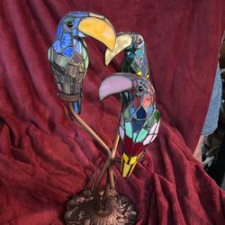 Dale Tiffany, three parrots table lamp