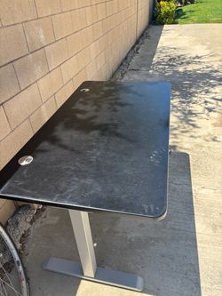 Autonomous desk