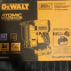 Dewalt Pin Nailer 23GA  Kit Battery & Charger & Tool Bag 