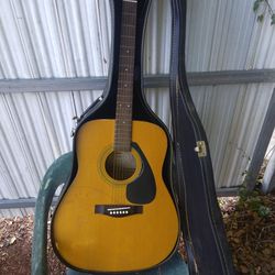 Yamaha Guitar In An Case Vintage Missing One Scream