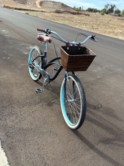 Women’s seven speed cruiser