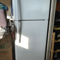 GE Refrigerator 