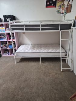 Twin bunkbed