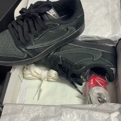 Jordan 1 low Travis Scott