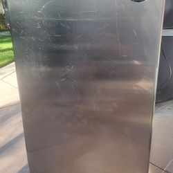 Sanyo S.S. Mini Refrigerator, Great For Dorm Room, Man Cave, Bar, 33x18x18, Used,  Works Great!