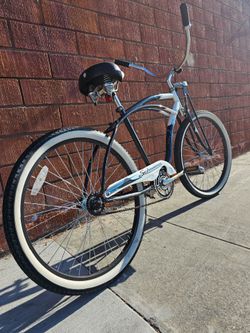 Schwinn 26 inch beach cruiser bike $170
