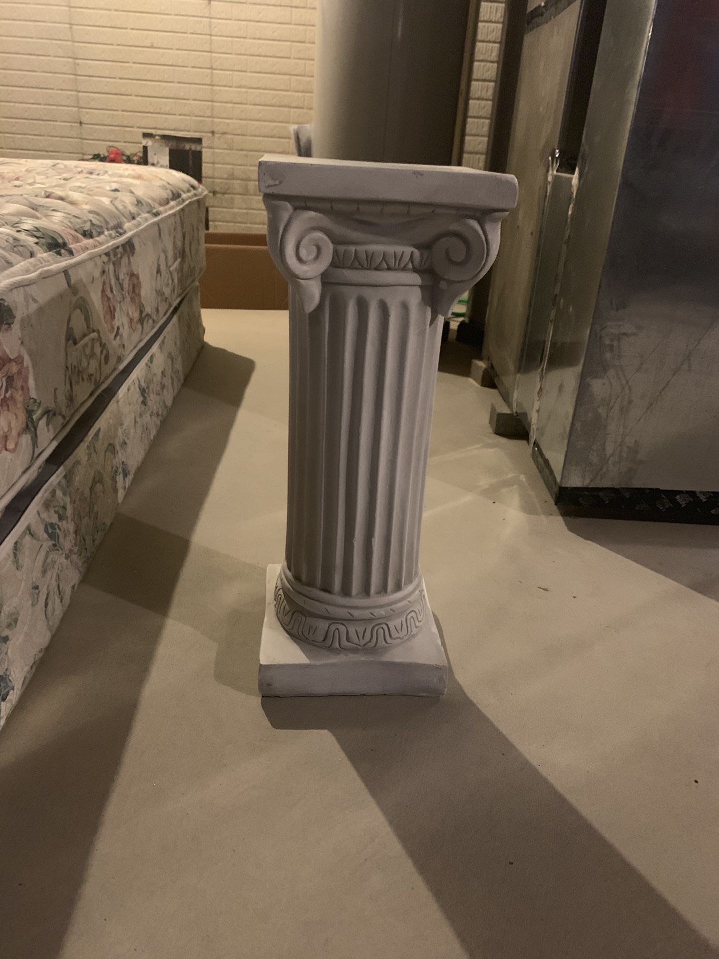 Decorative pillar