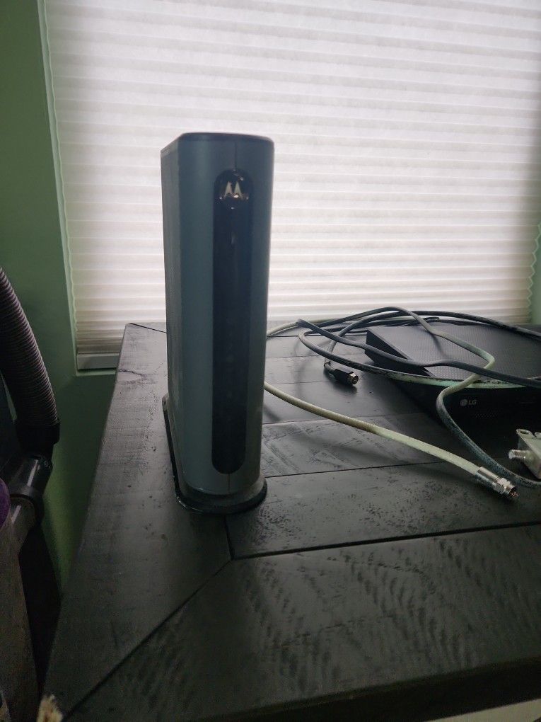 MOTOROLA MG7540 16x4 Cable Modem Plus AC1600 Dual Band Wi-Fi Gigabit Router with DFS, 686 Mbps Maximum DOCSIS 3.0 - Approved by Comcast Xfinity, Cox,