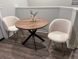 Table with 2 chairs