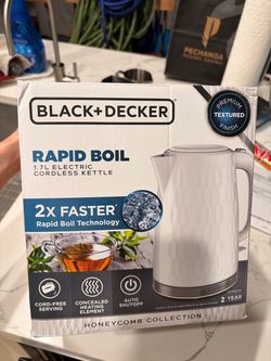 Black & Decker electric water Kettle / brand new in box