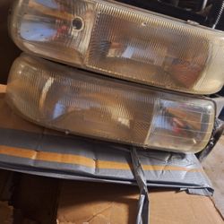 Headlights 1999 Chevy Sliverdo 