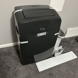 LG Portable Air Conditioner 8,000 BTU Read Description