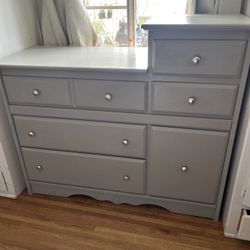 Kids dresser w/ Changing Table 