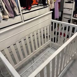 Delta Crib with new mattress