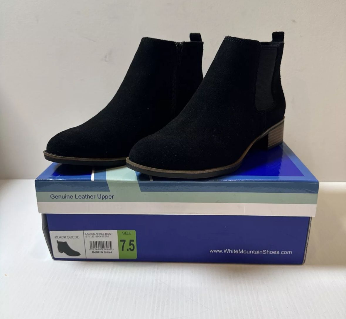 White Mountain Women's Suede Leather Side Zip Ankle Bootie Size 7.5 Black